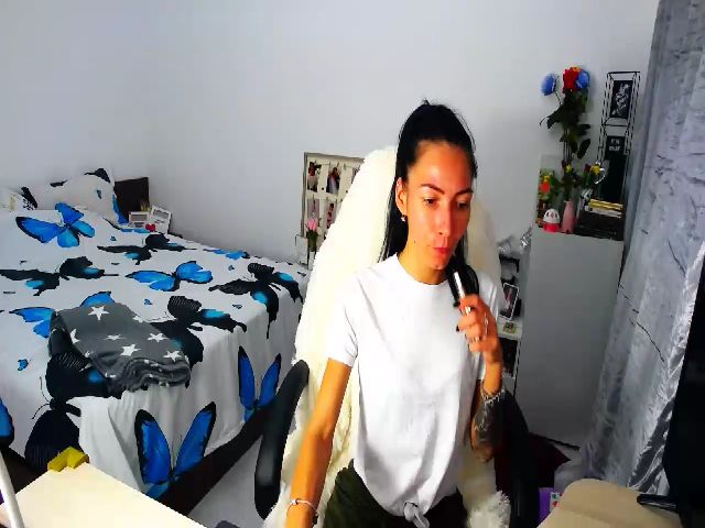 Live sex webcam photo for Stacylovesin #258336610