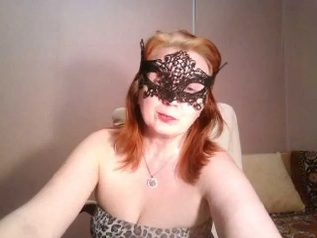 Live sex webcam photo for leeloofire #241359312
