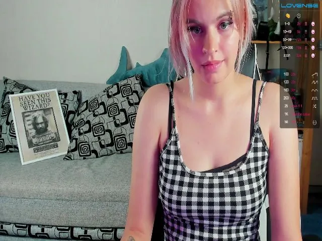 Live sex webcam photo for Sky_Drag0n #255059141