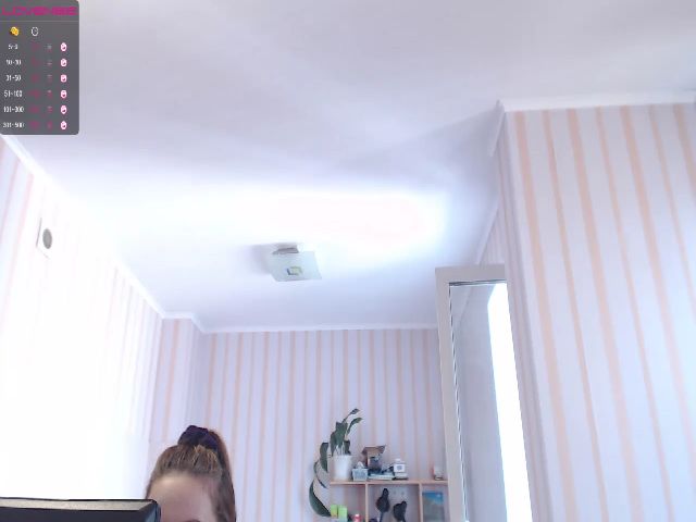 Live sex webcam photo for DinaGreen #253343922