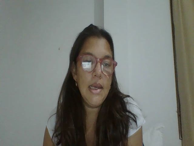Live sex webcam photo for SweetLola01 #256153441