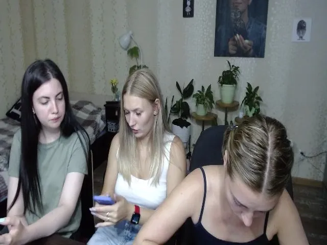 Live sex webcam photo for Emi_lywild #263776924