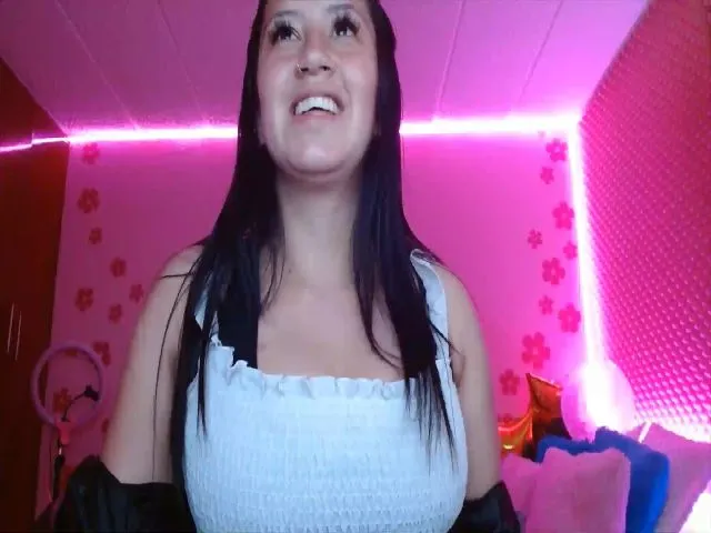 Live sex webcam photo for Karinadirtxx #265221345