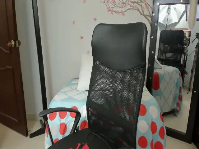 Live sex webcam photo for Angel_grey_ #263251786