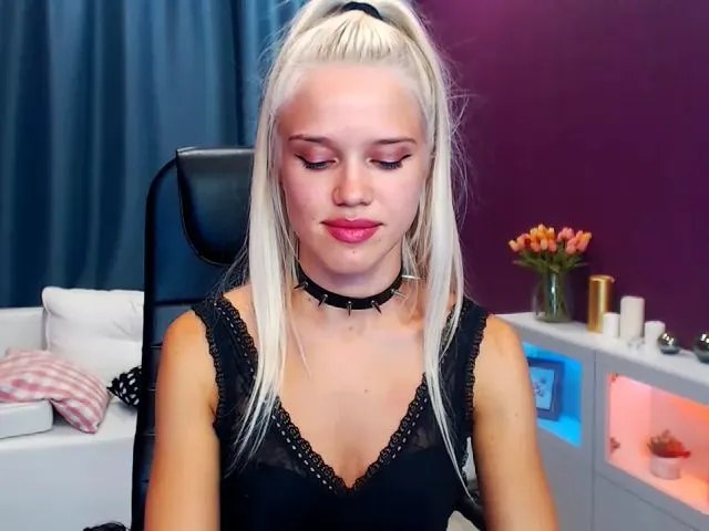 Live sex webcam photo for CassyRo #257046368
