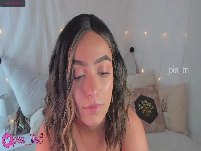 Live sex webcam photo for Pia_tn #261031456