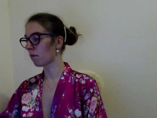 Live sex webcam photo for Emmi-li #246841152