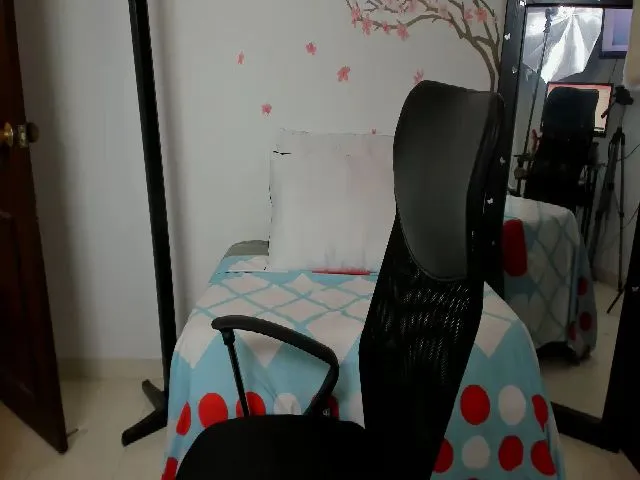 Live sex webcam photo for Angel_grey_ #255421324