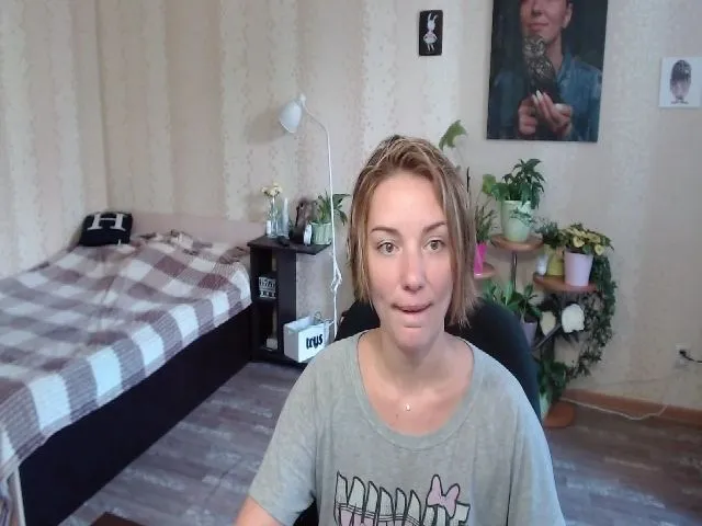Live sex webcam photo for Emi_lywild #256667800