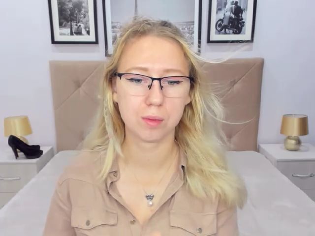 Live sex webcam photo for LizaSwan #255251751