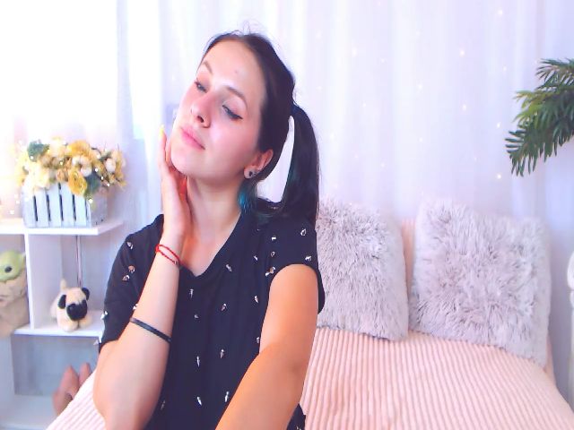 Live sex webcam photo for La_Kim__Cam #259846507