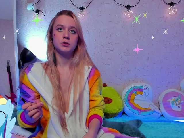 Live sex webcam photo for KiraLiLime #287989825