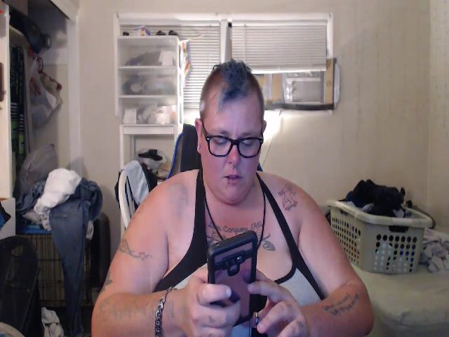 Live sex webcam photo for PunkChick420 #264163275