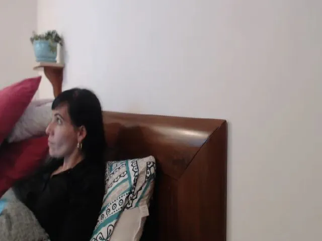 Live sex webcam photo for isabellazee2 #253618599