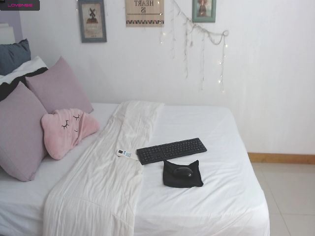 Live sex webcam photo for GiaElliot #253054478