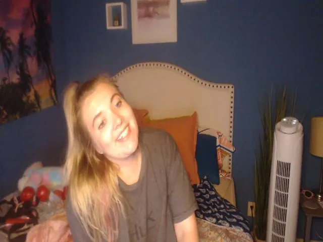 Live sex webcam photo for SnowWhiteXxxx #255777229