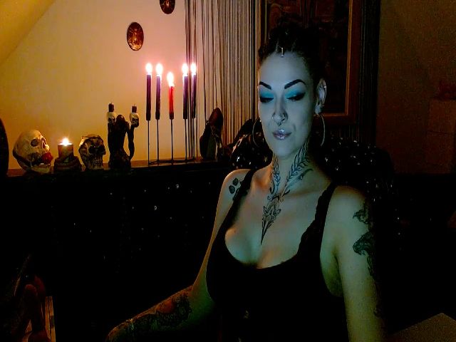 Live sex webcam photo for DaemonInk #252605445
