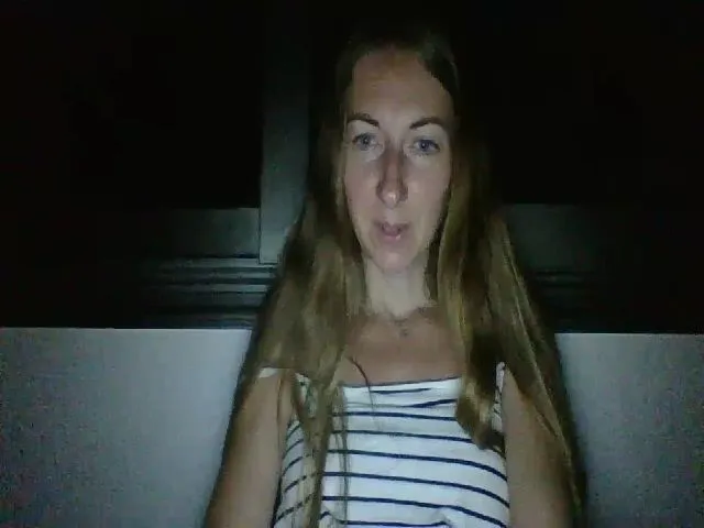 Live sex webcam photo for CheelyWilly #255743475