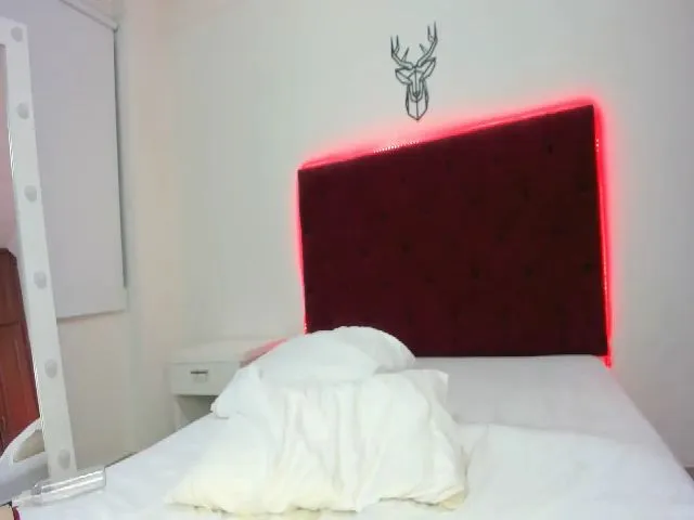 Live sex webcam photo for LittleRed2u #263491969