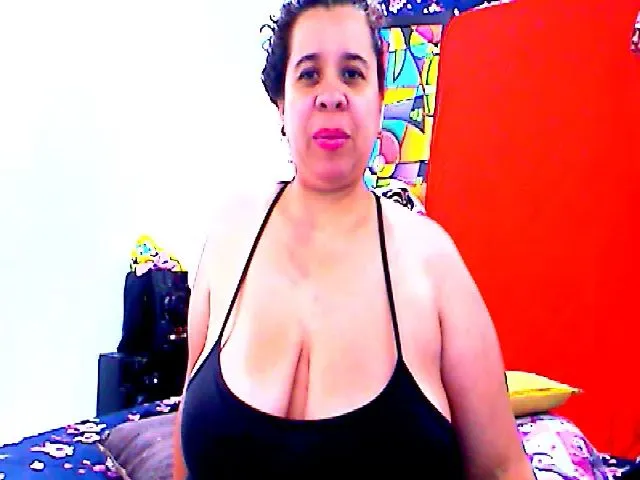 Live sex webcam photo for LatinaBigAss4 #253890044