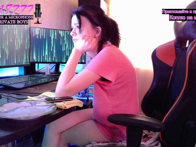 Live sex webcam photo for Mila18777 #241121894