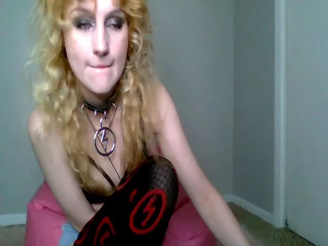 Live sex webcam photo for CherieHarlot #255206252