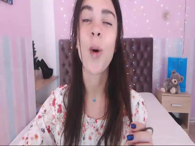 Live sex webcam photo for ErikaCurtees #252899257