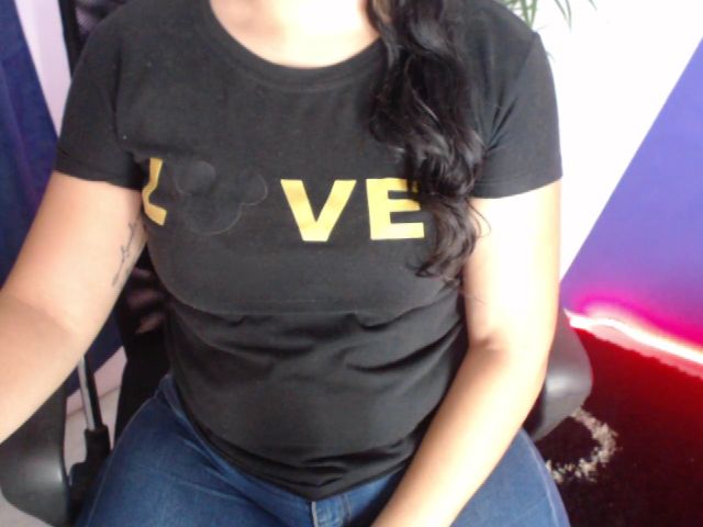 Live sex webcam photo for sophiie_fox #253936250