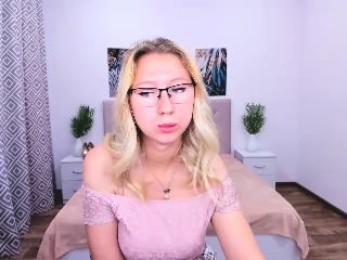 Live sex webcam photo for LizaSwan #251832751