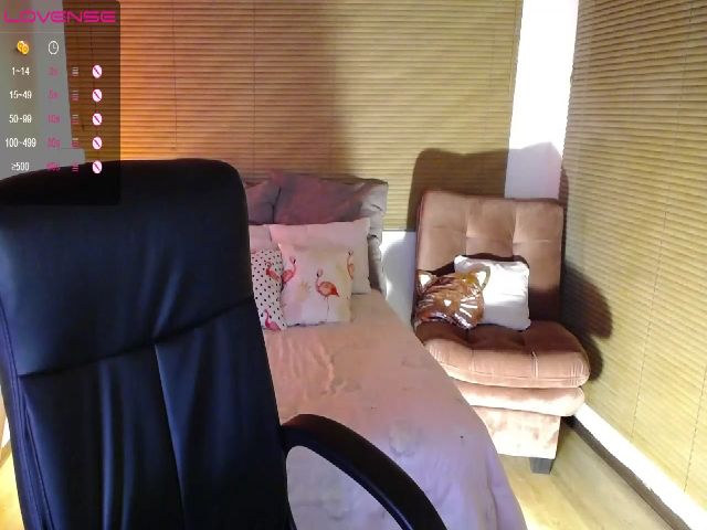 Live sex webcam photo for Effy_Rose_ #258476764