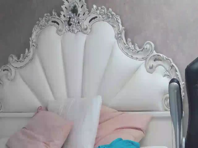 Live sex webcam photo for SoffyyHot #253417445