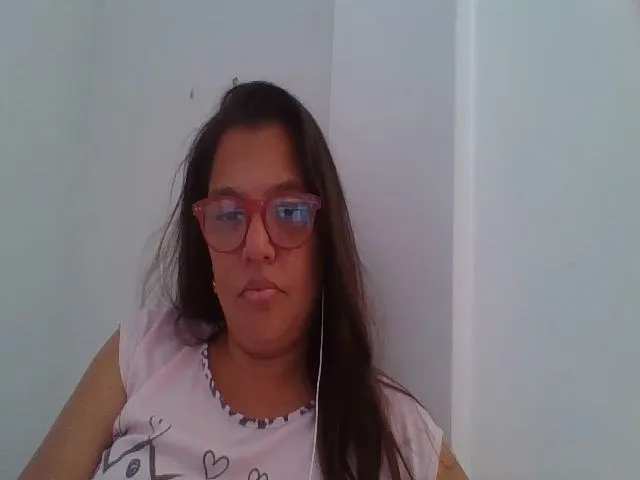 Live sex webcam photo for SweetLola01 #254190244