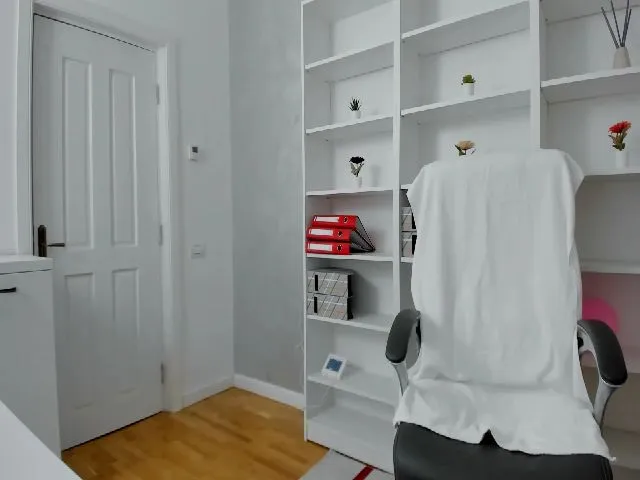 Live sex webcam photo for VanessaCroft #252980626