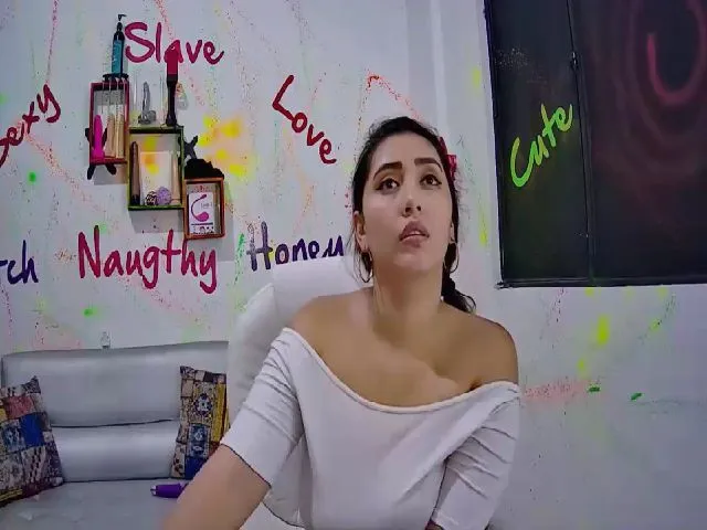 Live sex webcam photo for karla_sluttyx #261854567