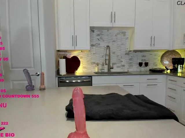 Live sex webcam photo for Classy4uuuu #287958598