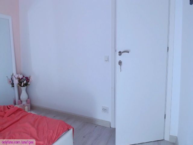 Live sex webcam photo for AnaGee #256469182