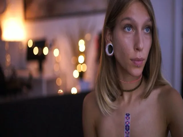 Live sex webcam photo for Poppyes #261398539