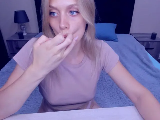 Live sex webcam photo for MeganKind #255909235