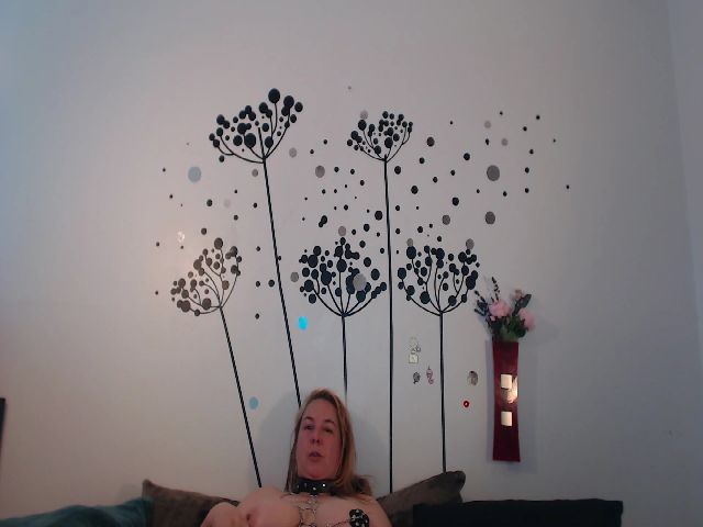 Live sex webcam photo for voluptuousDDD #254192965