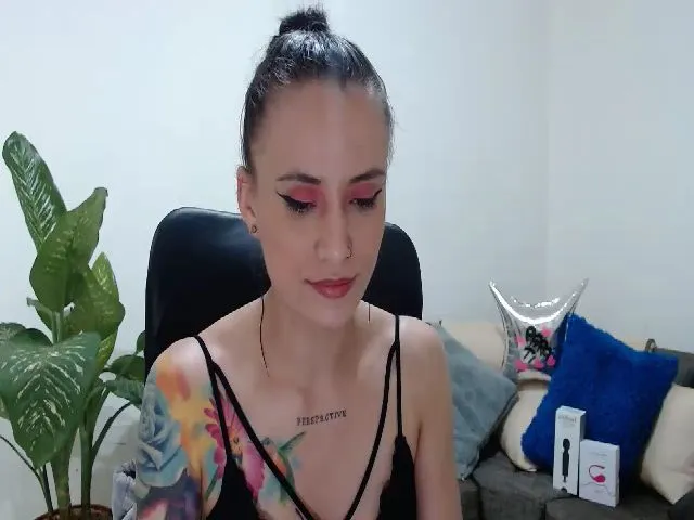 Live sex webcam photo for Avaa22_ #257347780