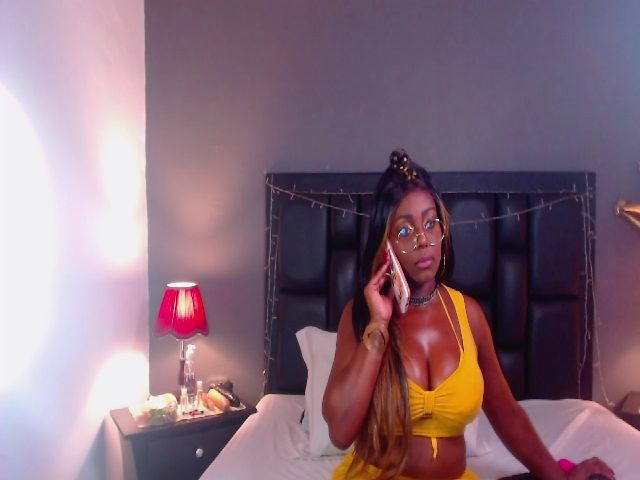 Live sex webcam photo for Canela01 #256937410