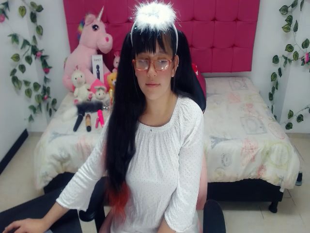 Live sex webcam photo for Pink_queenn #258063132