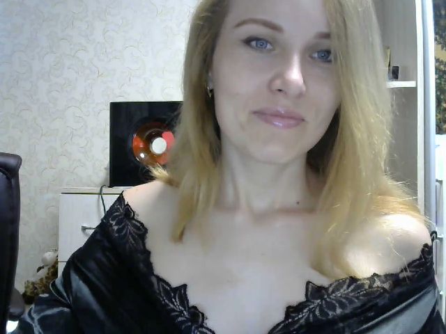 Live sex webcam photo for TrisMery #259800978