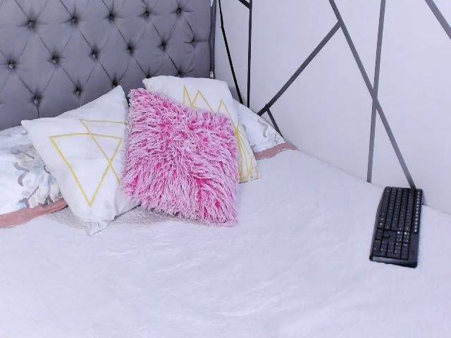 Live sex webcam photo for Candace18x #258403111