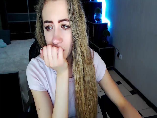 Live sex webcam photo for LannaBlue #253560846