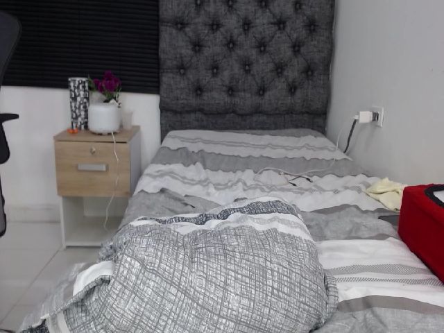 Live sex webcam photo for Andrea_greey #261864317