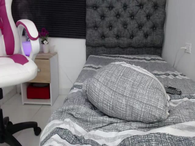 Live sex webcam photo for Andrea_greey #264109094