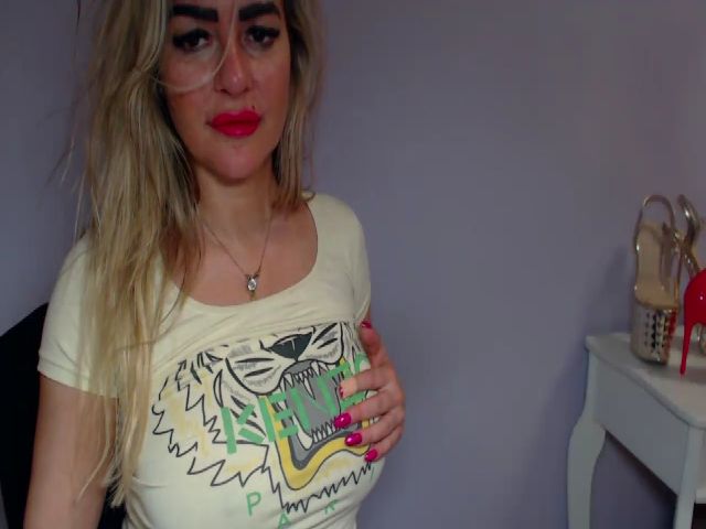 Live sex webcam photo for SuriHazeel #263457768