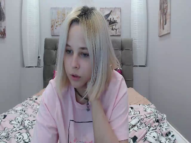 Live sex webcam photo for Helokit #254090170