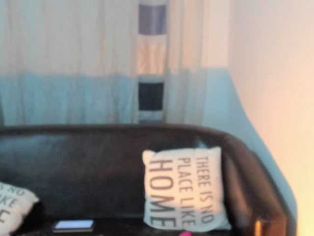 Live sex webcam photo for EllaRose29 #242033170